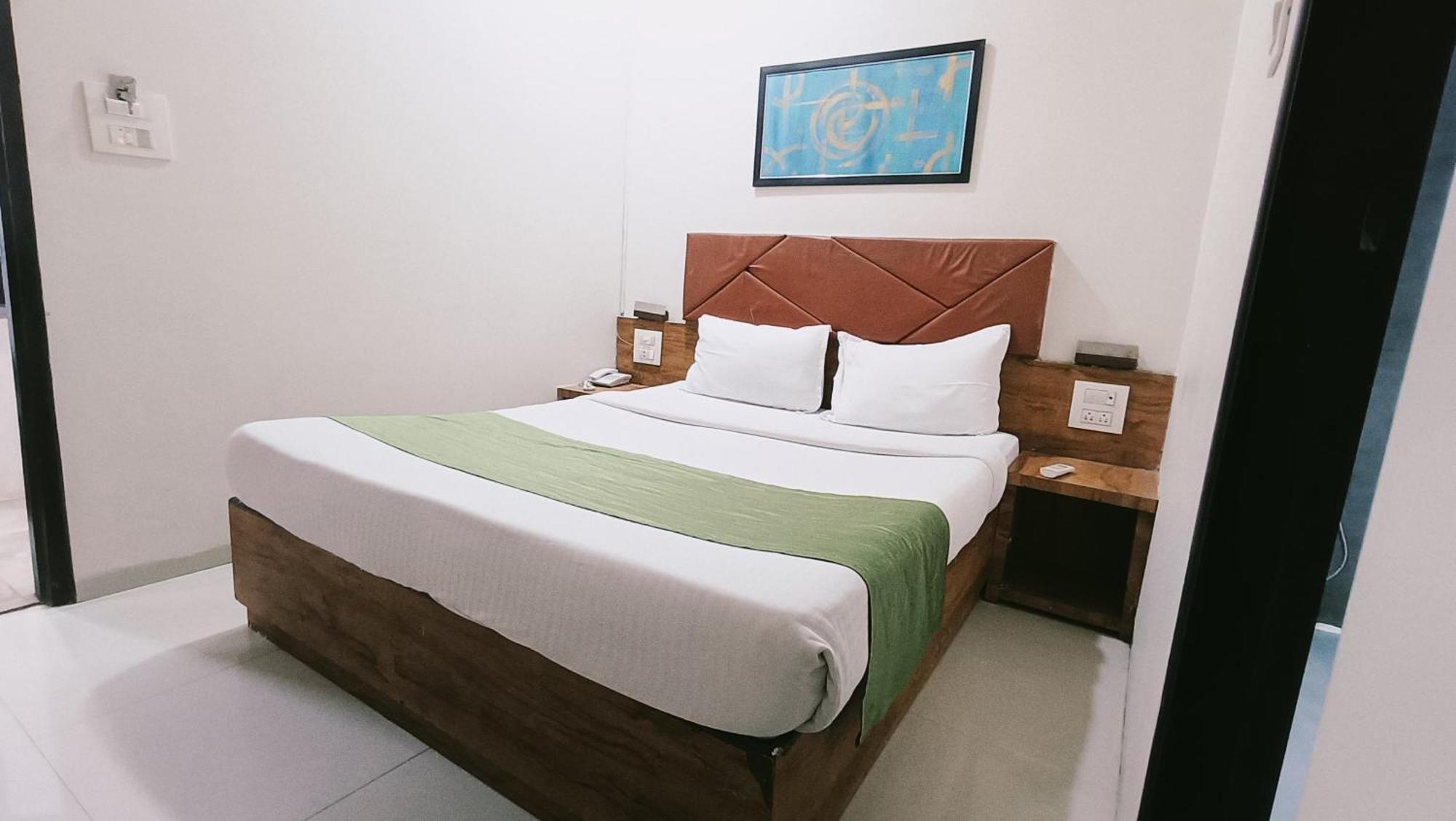Hotel Comfort- Andheri West Mumbai Dış mekan fotoğraf